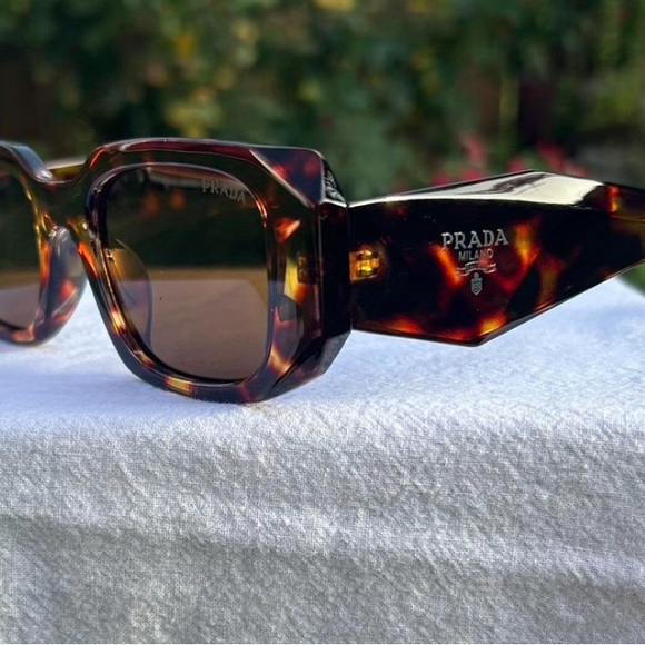 Brown Prada sunglasses authentic shades - Picture 1 of 3